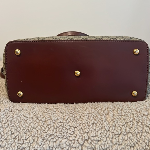 🌟Deal of the day🌟GUCCI
Original GG Supreme Canvas Linea Fold Over Bag - Picture 5 of 14